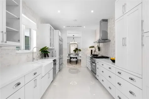 5660 Pine Tree Drive Miami Beach FL 33140