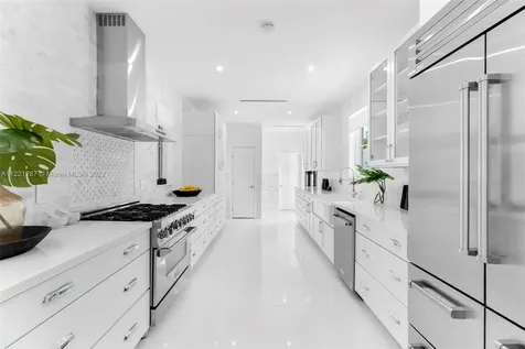 5660 Pine Tree Drive Miami Beach FL 33140