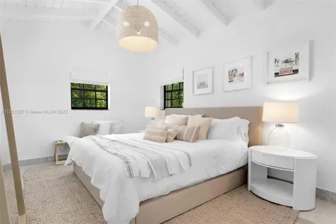 5660 Pine Tree Drive Miami Beach FL 33140