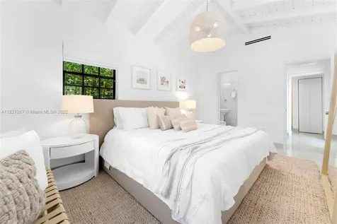 5660 Pine Tree Drive Miami Beach FL 33140