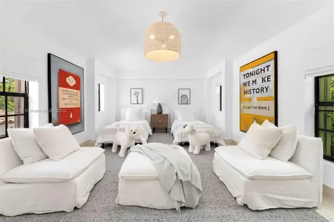 5660 Pine Tree Drive Miami Beach FL 33140