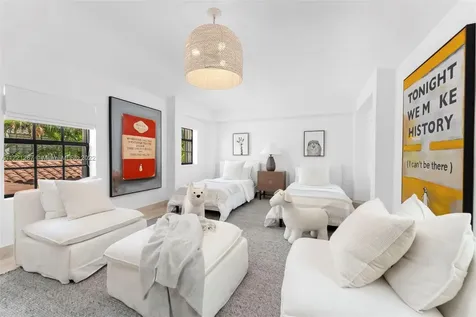 5660 Pine Tree Drive Miami Beach FL 33140