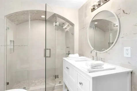 5660 Pine Tree Drive Miami Beach FL 33140