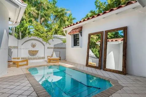 5660 Pine Tree Drive Miami Beach FL 33140