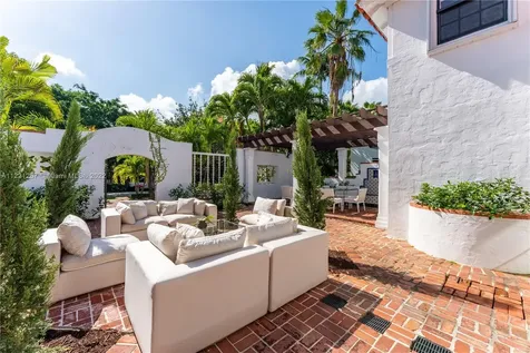 5660 Pine Tree Drive Miami Beach FL 33140
