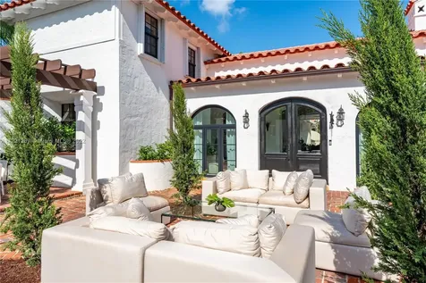 5660 Pine Tree Drive Miami Beach FL 33140