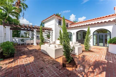 5660 Pine Tree Drive Miami Beach FL 33140