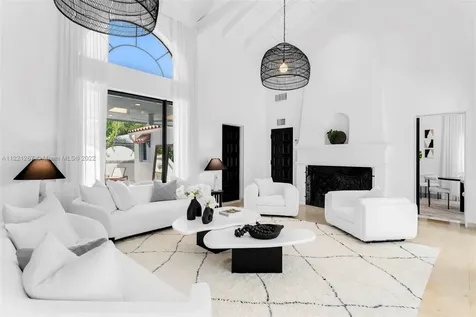 5660 Pine Tree Drive Miami Beach FL 33140