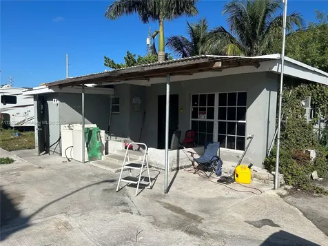 2490 SW 32nd Street Dania Beach FL 33312
