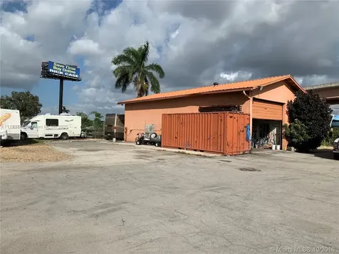 2490 SW 32nd Street Dania Beach FL 33312