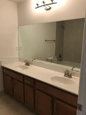 317 NE 194th Lane Miami FL 33179