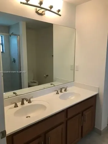 317 NE 194th Lane Miami FL 33179