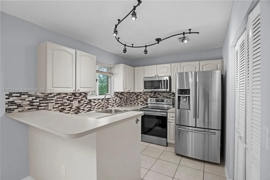 2298 NW 78th Avenue Pembroke Pines FL 33024