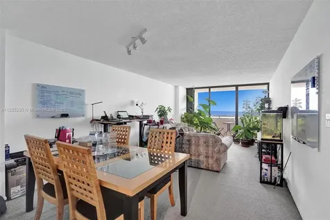 2555 Collins Avenue Miami Beach FL 33140