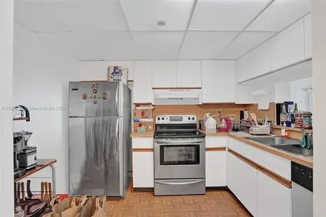 2555 Collins Avenue Miami Beach FL 33140