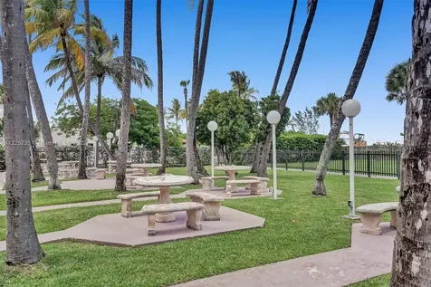 2555 Collins Avenue Miami Beach FL 33140