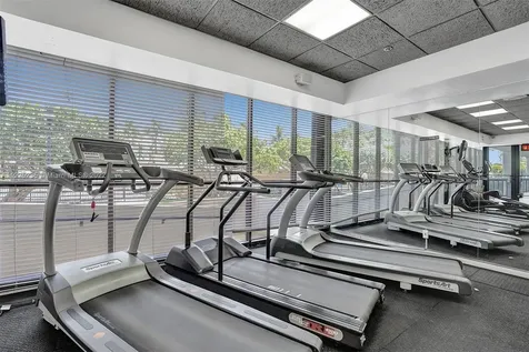 2555 Collins Avenue Miami Beach FL 33140