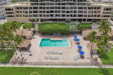 2555 Collins Avenue Miami Beach FL 33140