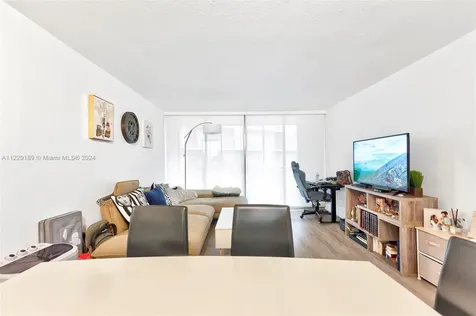 3401 N Country Club Drive Aventura FL 33180