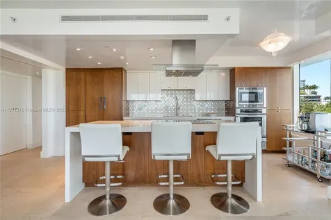 400 S Pointe Drive Miami Beach FL 33139