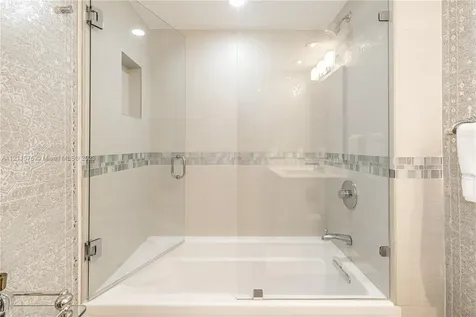 400 S Pointe Drive Miami Beach FL 33139