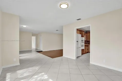 1131 SW 74th Avenue Plantation FL 33317