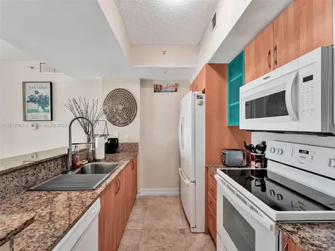17555 Atlantic Boulevard Sunny Isles Beach FL 33160