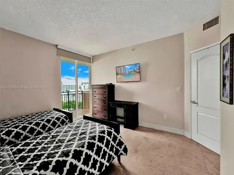 17555 Atlantic Boulevard Sunny Isles Beach FL 33160