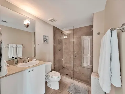 17555 Atlantic Boulevard Sunny Isles Beach FL 33160
