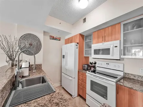 17555 Atlantic Boulevard Sunny Isles Beach FL 33160