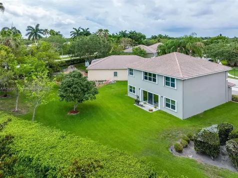 16701 Sapphire Springs Weston FL 33331