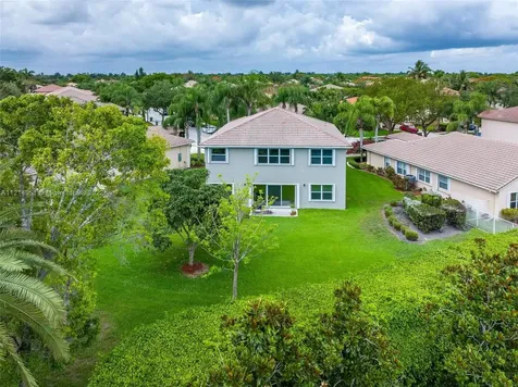 16701 Sapphire Springs Weston FL 33331