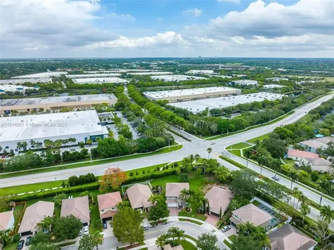 16701 Sapphire Springs Weston FL 33331