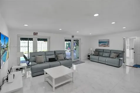 121 NE 2nd Avenue Dania Beach FL 33004