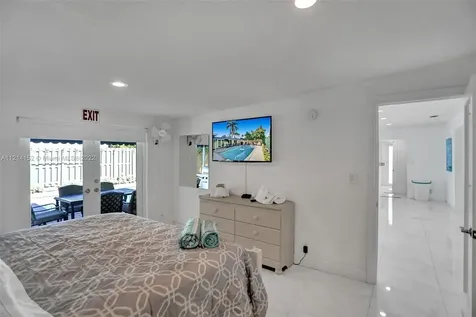 121 NE 2nd Avenue Dania Beach FL 33004
