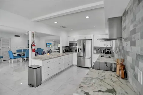121 NE 2nd Avenue Dania Beach FL 33004