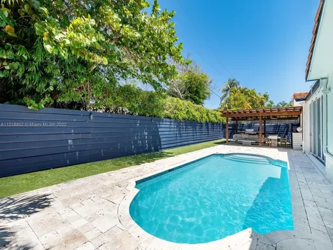 385 W Heather Drive Key Biscayne FL 33149