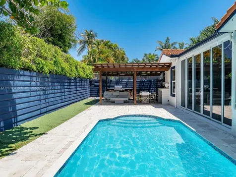 385 W Heather Drive Key Biscayne FL 33149