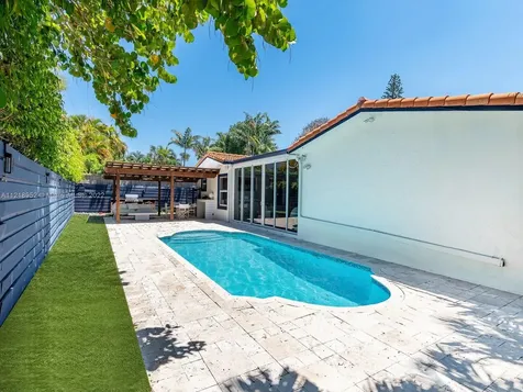 385 W Heather Drive Key Biscayne FL 33149