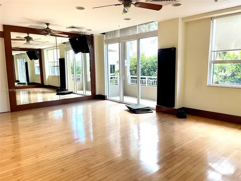 19501 W Country Club Drive Aventura FL 33180