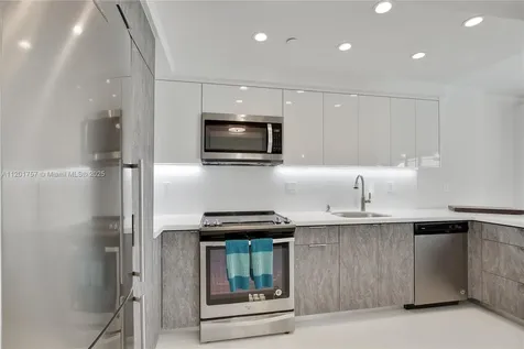 100 Lincoln Road Miami Beach FL 33139