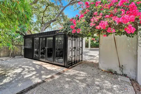 18925 NE 21st Avenue North Miami Beach FL 33179