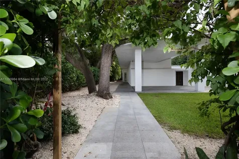 18925 NE 21st Avenue North Miami Beach FL 33179