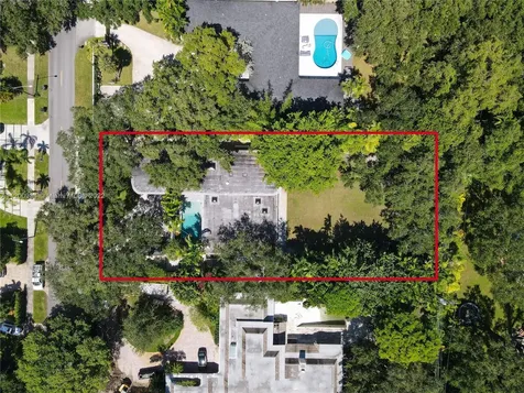18925 NE 21st Avenue North Miami Beach FL 33179