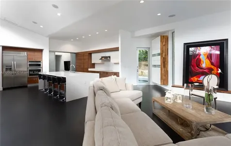 18925 NE 21st Avenue North Miami Beach FL 33179