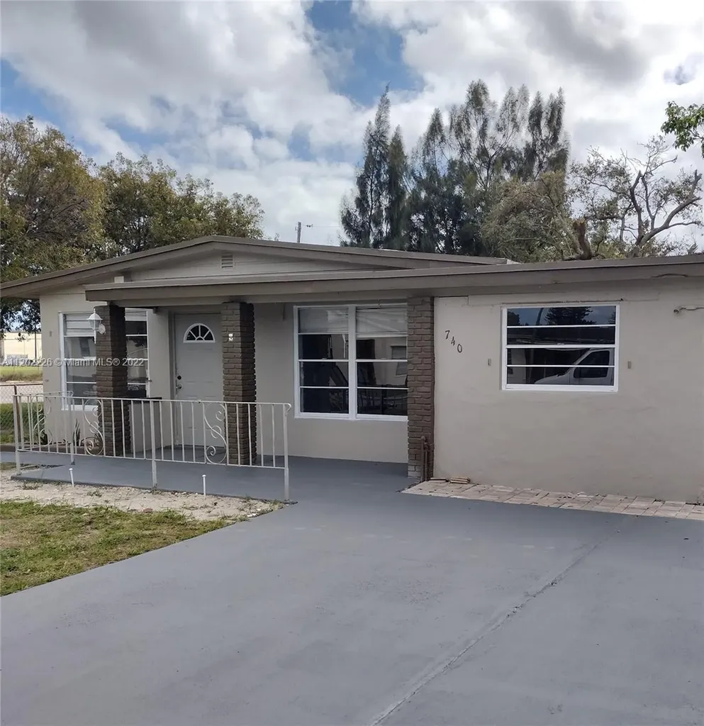 740 SW 10th Street Pompano Beach FL 33060