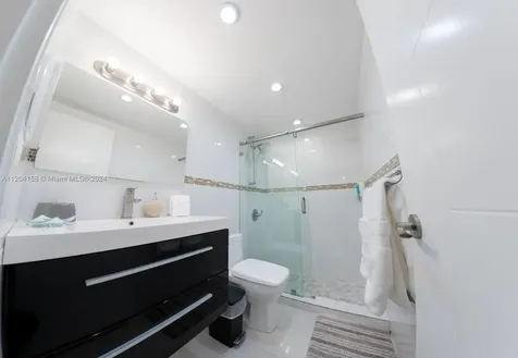 5601 Collins Avenue Miami Beach FL 33140