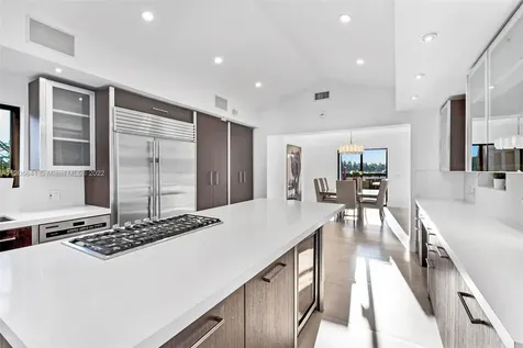 2700 N Bay Road Miami Beach FL 33140