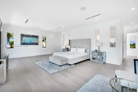 2700 N Bay Road Miami Beach FL 33140
