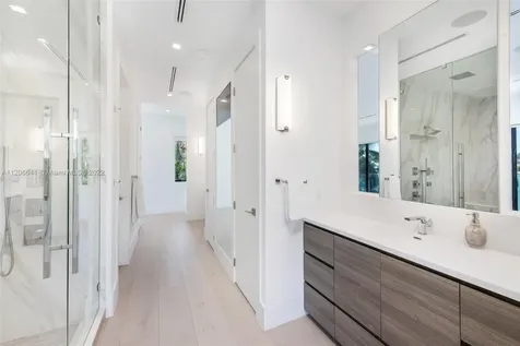 2700 N Bay Road Miami Beach FL 33140